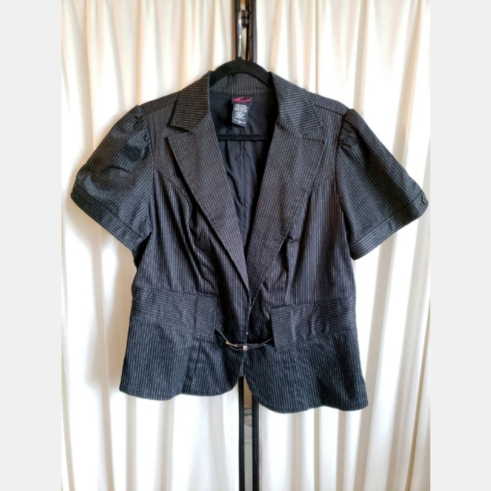 1 Torrid pinstripe short sleeve fitted blazer size 1